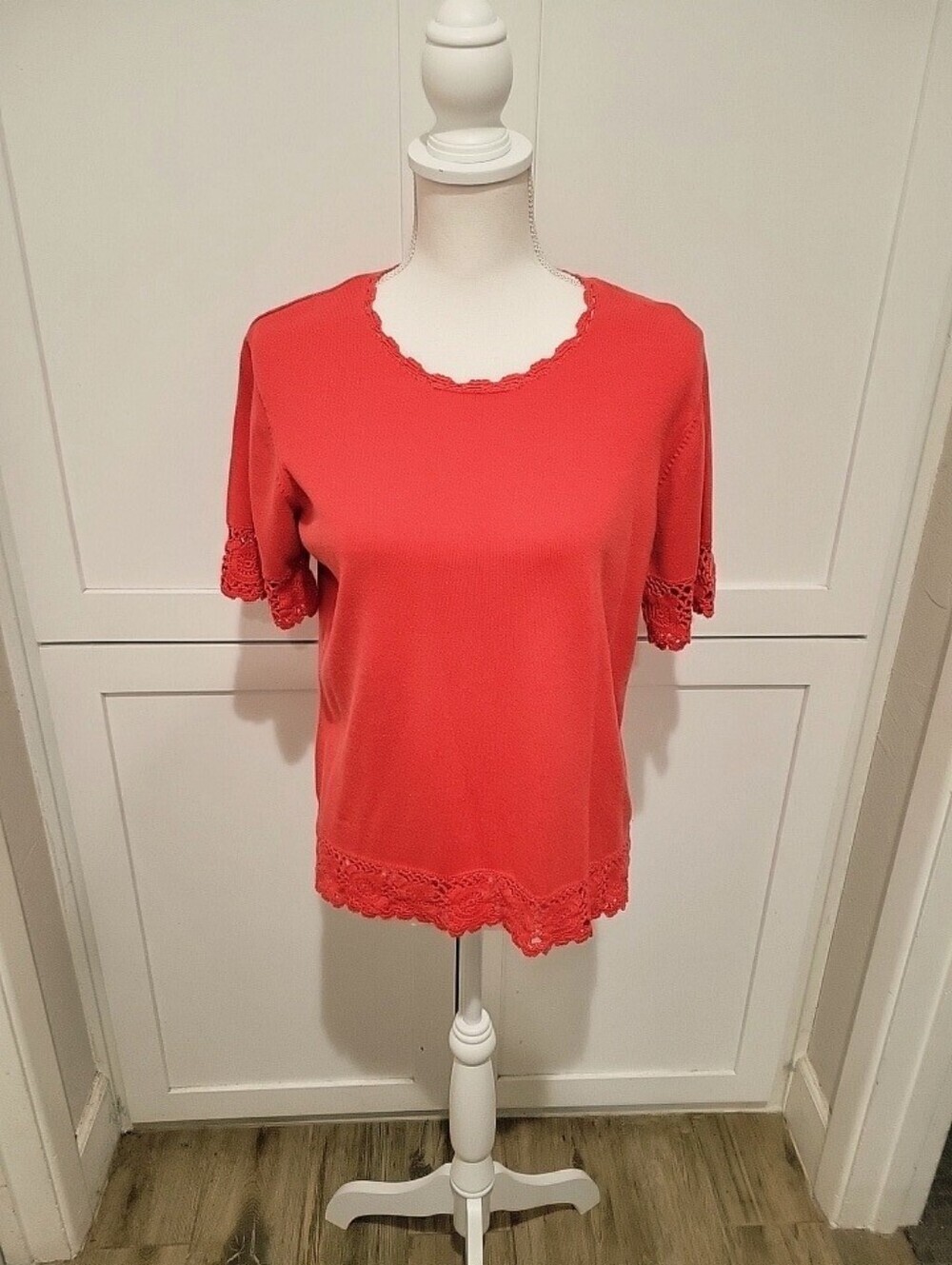 Women’s Coral Short-Sleeve Crochet Trim Top | Size Large